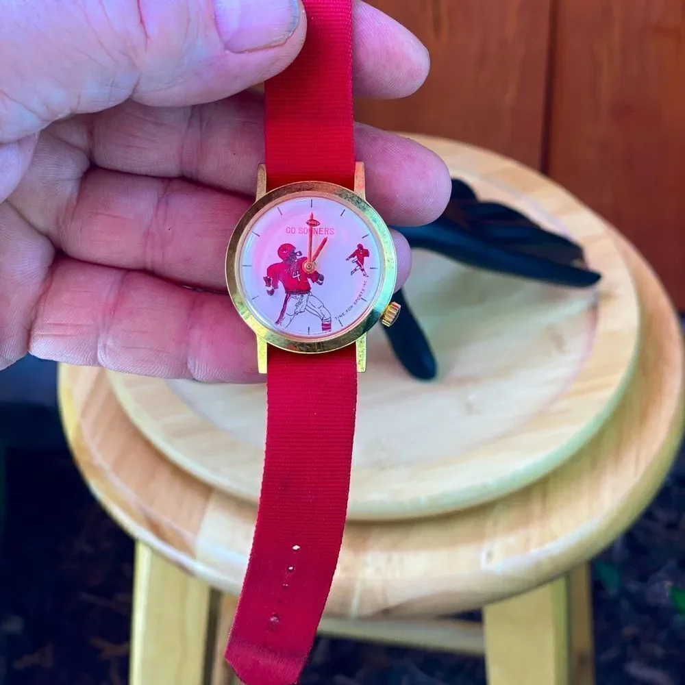 Used Oklahoma Sooner windup function watch